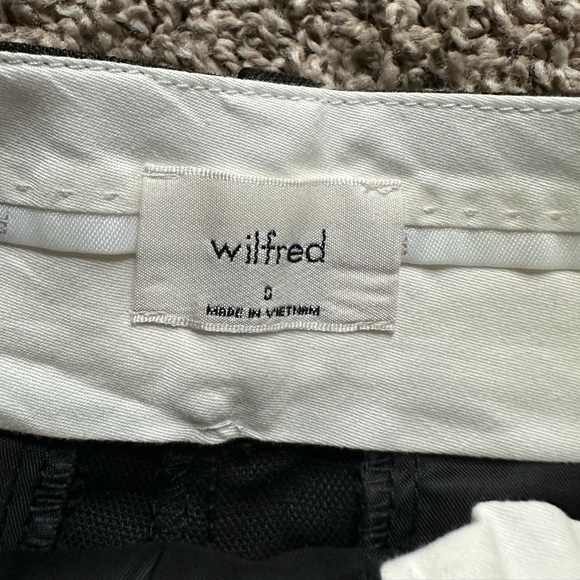 Babaton Agency Linen Mini Short in black, size 0 - Picture 8 of 9